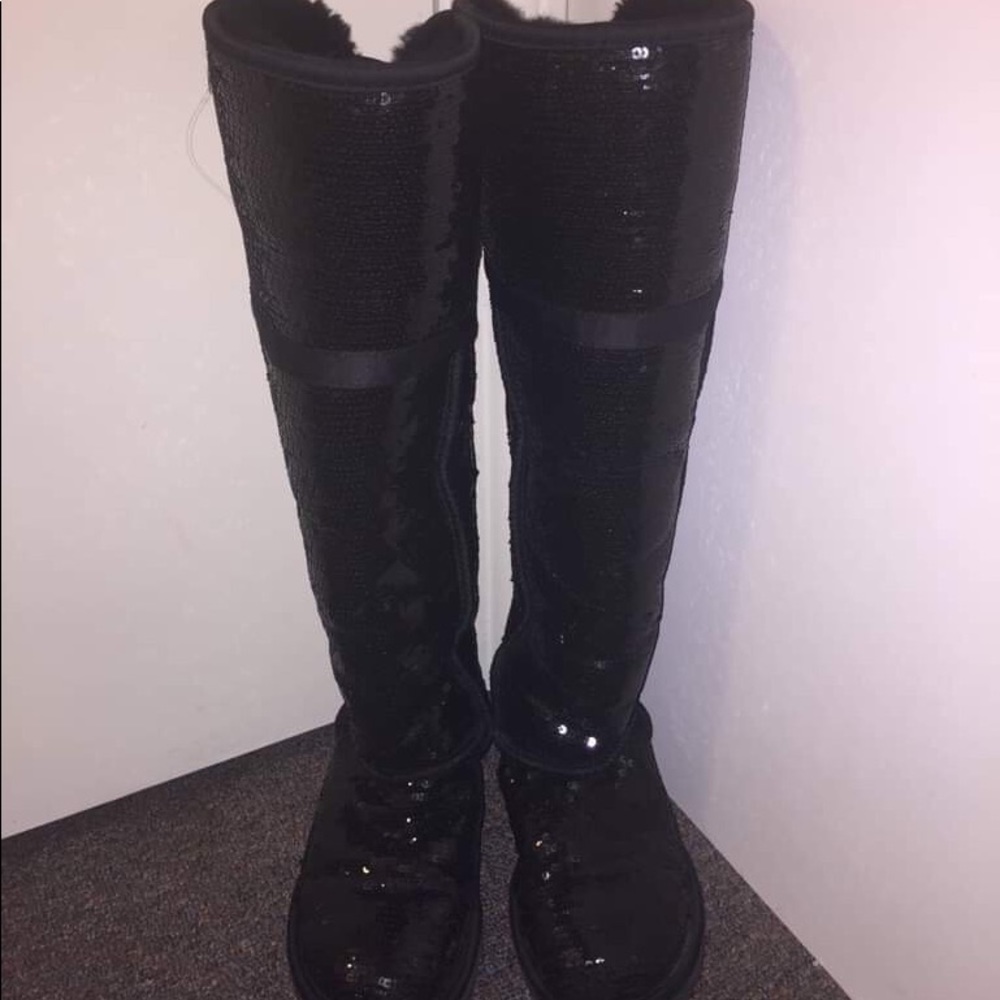 🚨SOLD🚨Over the knee Bailey button sequin Uggs